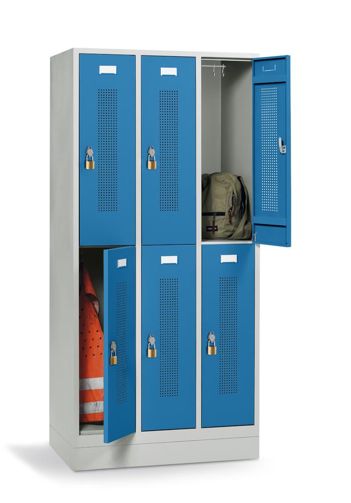 Doppelstöckiger Spind SYSTEM SP1 mit Sockel | Lichtblau RAL 5012 | mit Sockel | Drehriegelverschluss