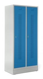 Garderobenspinde SYSTEM SP1 mit Sockel Lichtblau RAL 5012 | 400 | 2 | Drehriegelverschluss | mit Sockel
